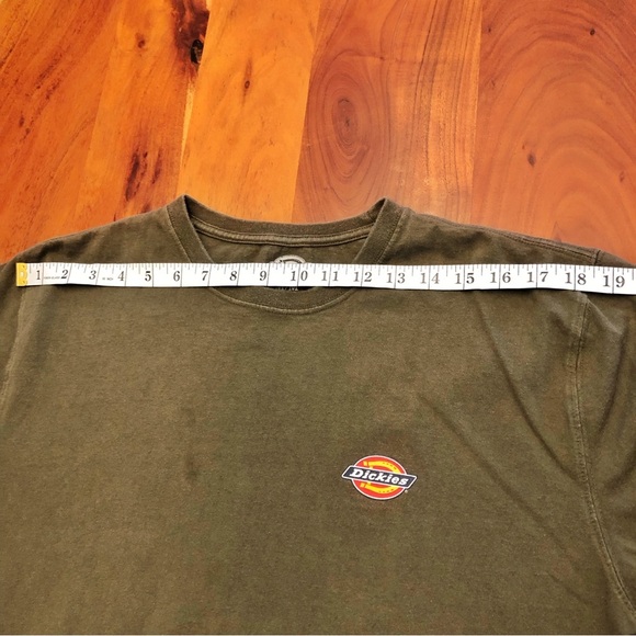 Dickies Men’s Khaki Long Sleeve T shirt
Tee With Logo on the Front. Medium - Picture 10 of 15